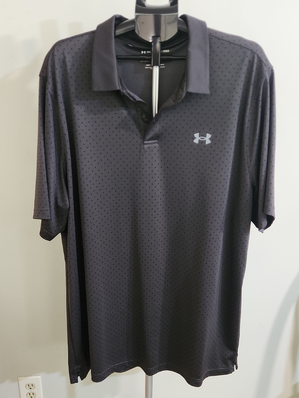 Under Armour Men’s Perfromance Charcoal Dotted Polo. 3XLT.